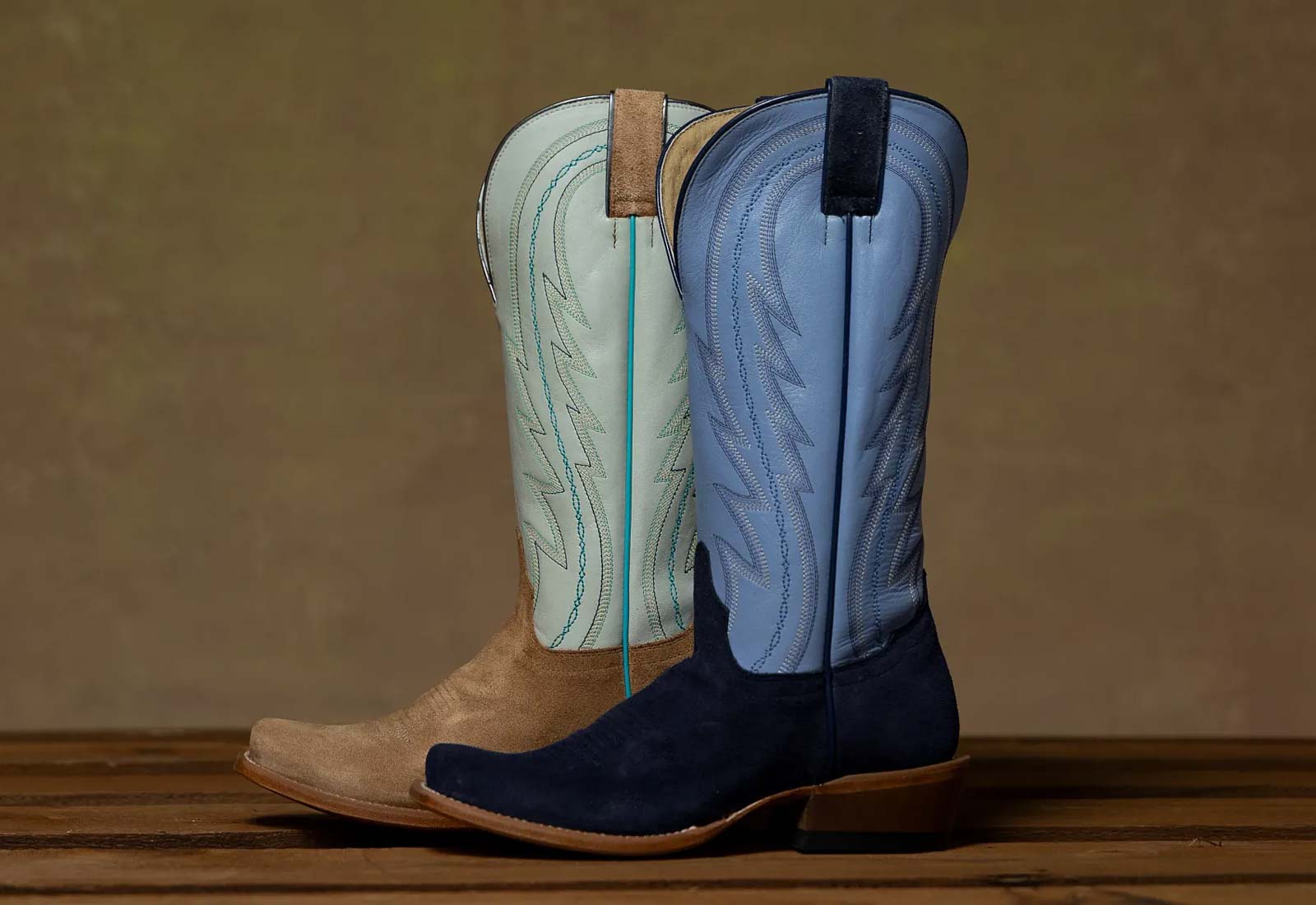 Siena 13" Western in purple and tan.