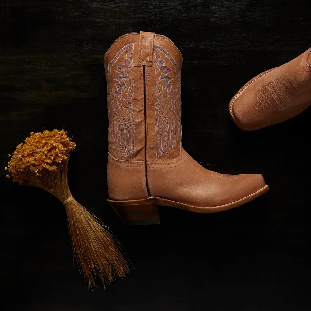 Sagrada 11" Womens Western in tan.