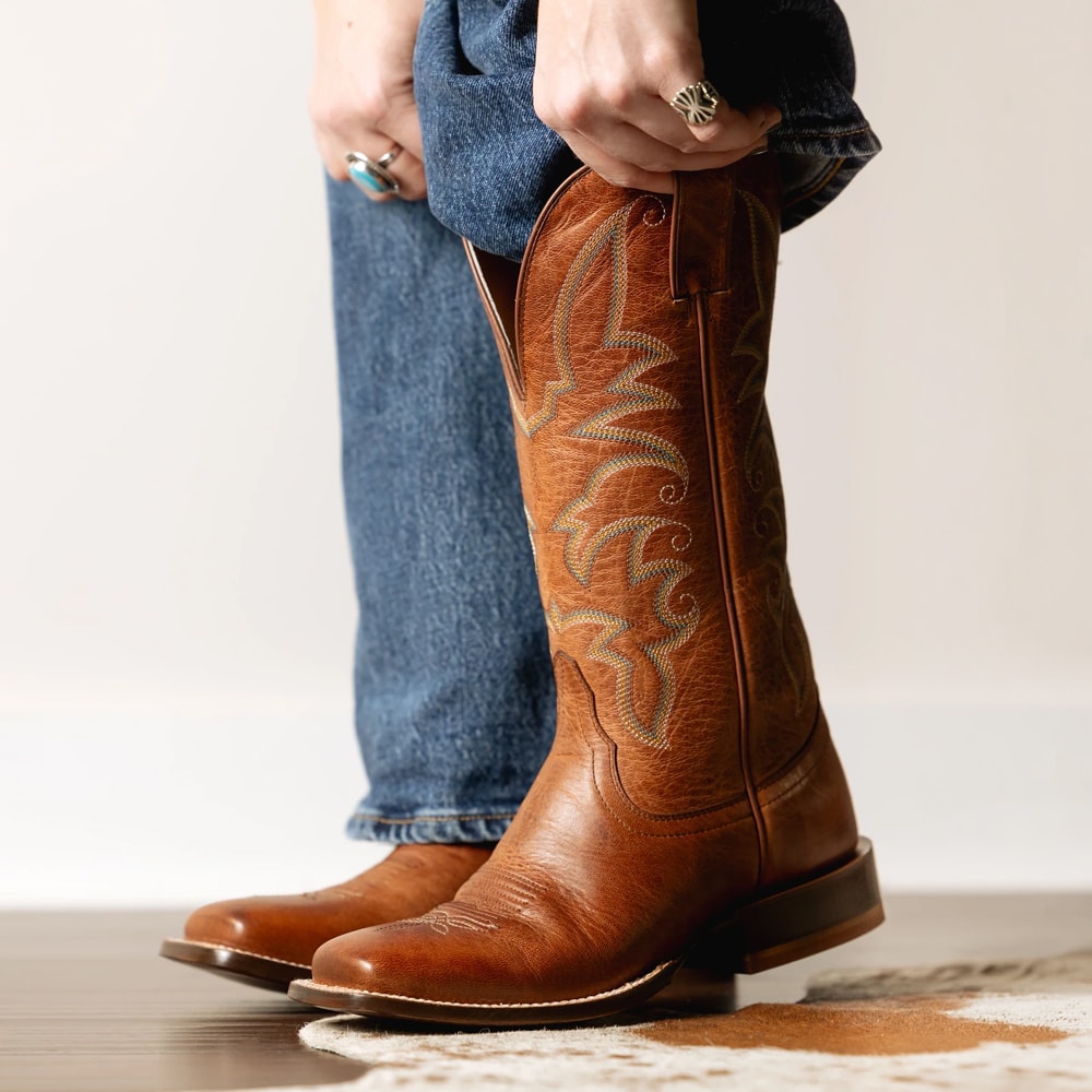 Helena 13" Western in brown.